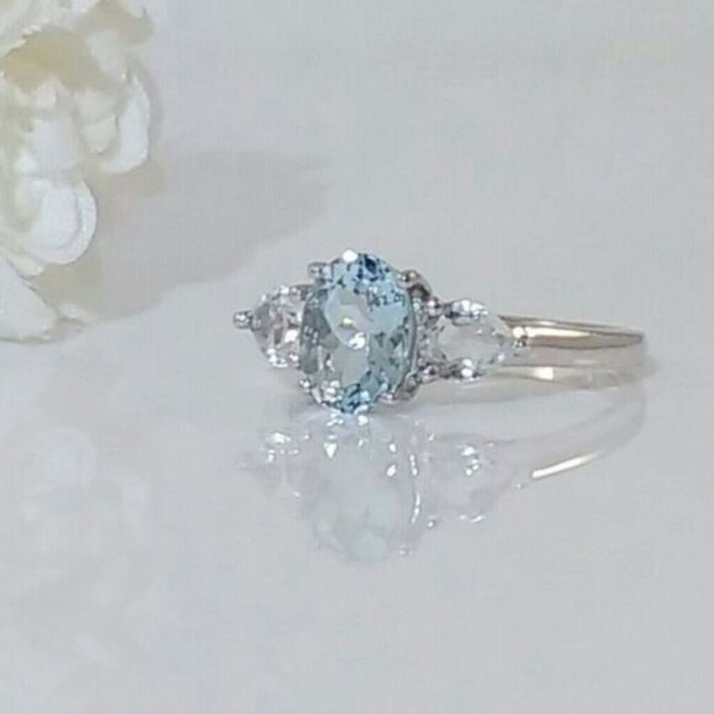 Aquamarine and White Topaz Ring 1.2 Carats tw Size 8-1/4